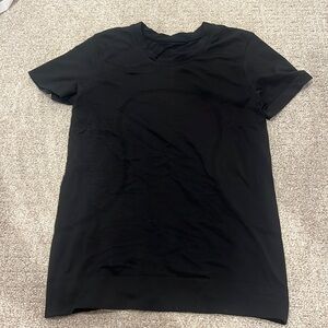 lululemon tee
